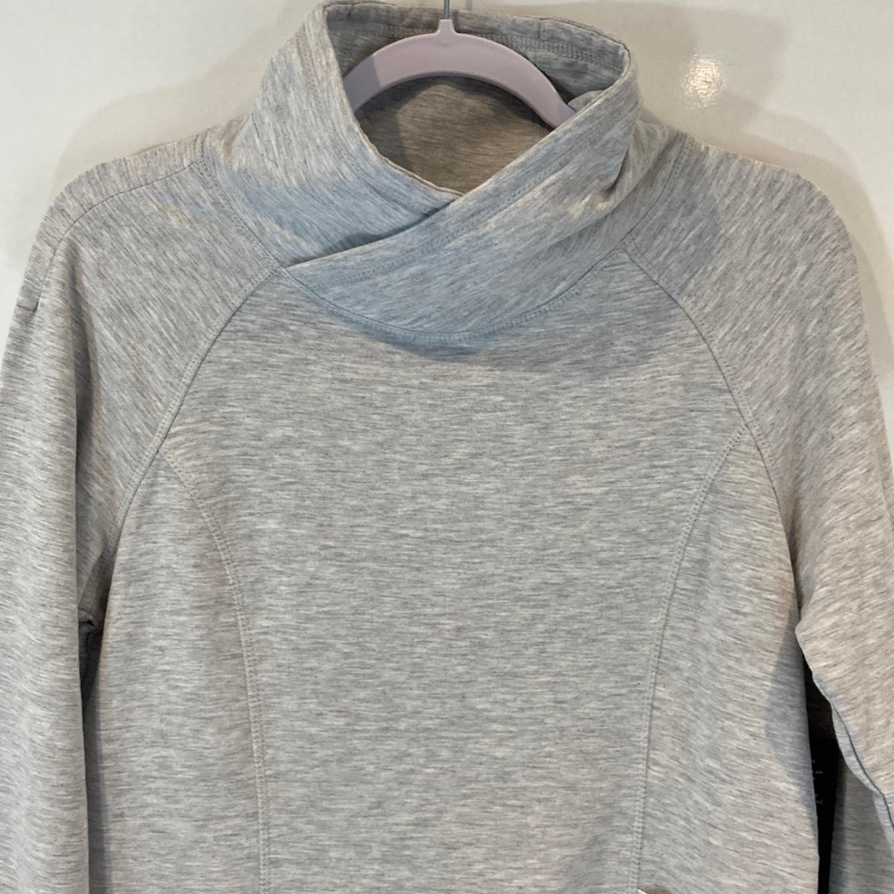 Retail$68 Heather Grey Pullover- 90° by reflex